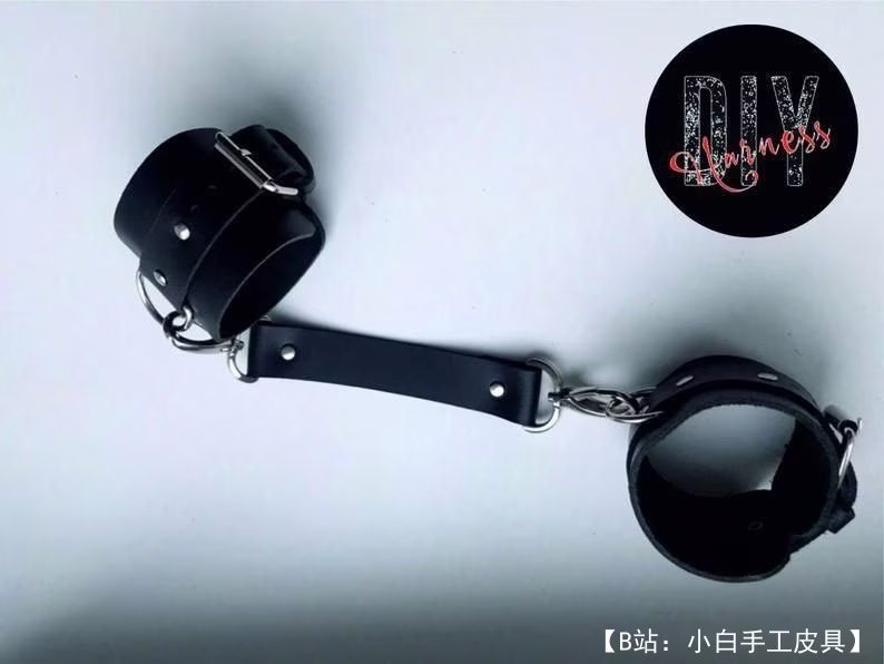 皮革手铐和安全带的免费模板 - 2